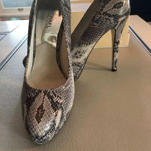 Michael Kors York Pump - Size 10